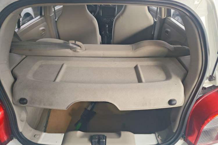 Used Venucia R30 2014 1.2L Manual Enjoyment Edition Trunk