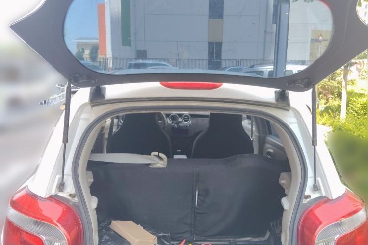 Used Venucia R30 2014 1.2L Manual Comfort Edition Trunk