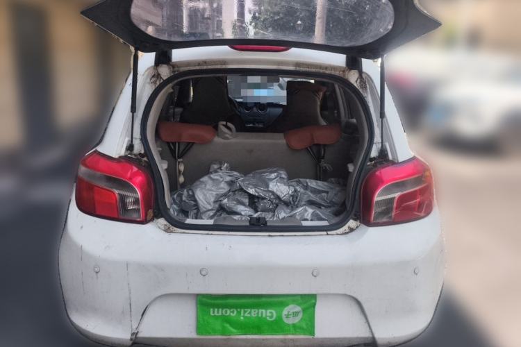 Used Venucia R30 2014 1.2L Manual Comfort Edition Trunk