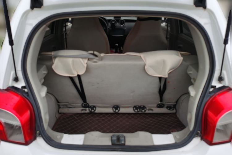 Used Venucia R30 2014 1.2L Manual Enjoyment Edition Trunk