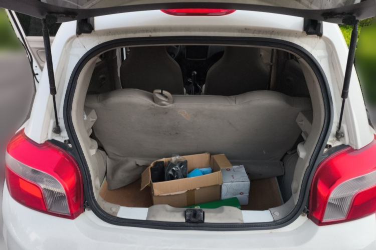 Used Venucia R30 2014 1.2L Manual Enjoyment Edition Trunk