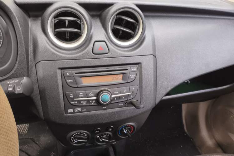 Used Venucia R30 2014 1.2L Manual Luxury Edition Audio And AC Panel