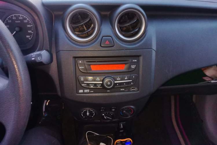 Used Venucia R30 2014 1.2L Manual Luxury Edition Audio And AC Panel