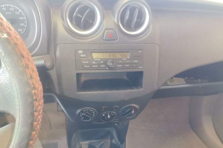 Used Venucia R30 2014 1.2L Manual Comfort Edition Audio And AC Panel