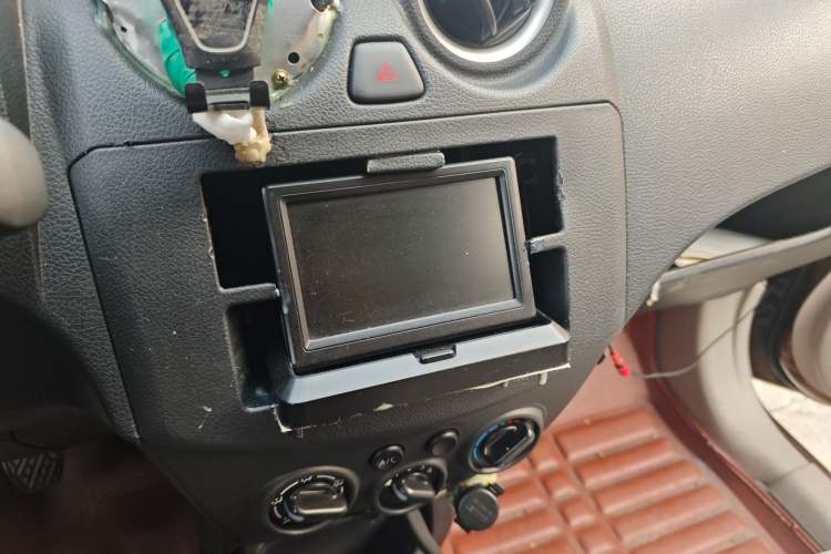 Used Venucia R30 2014 1.2L Manual Enjoyment Edition Audio And AC Panel