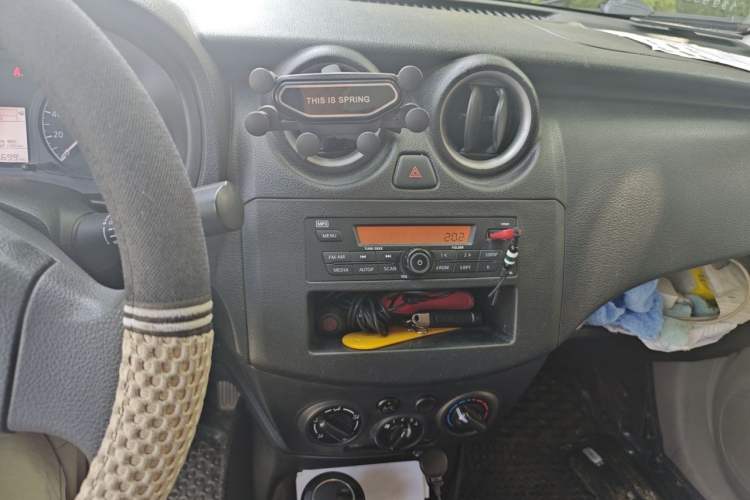 Used Venucia R30 2014 1.2L Manual Comfort Edition Audio And AC Panel