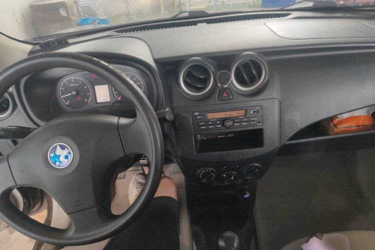 Used Venucia R30 2014 1.2L Manual Comfort Edition Center Console