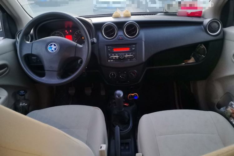 Used Venucia R30 2014 1.2L Manual Luxury Edition Center Console