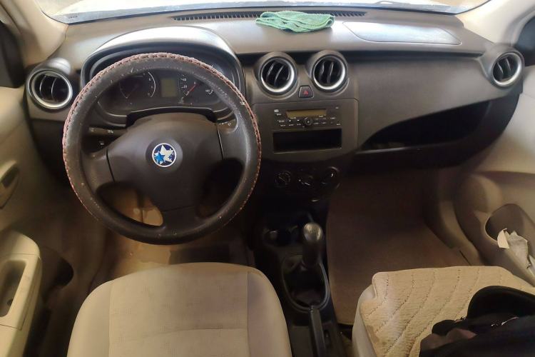 Used Venucia R30 2014 1.2L Manual Comfort Edition Center Console