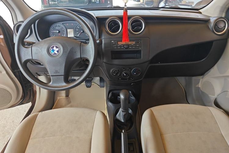 Used Venucia R30 2014 1.2L Manual Enjoyment Edition Center Console