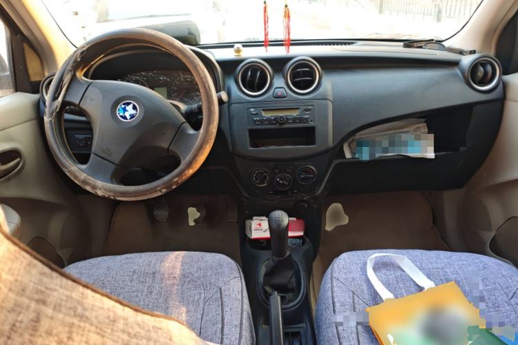 Used Venucia R30 2014 1.2L Manual Enjoyment Edition Center Console