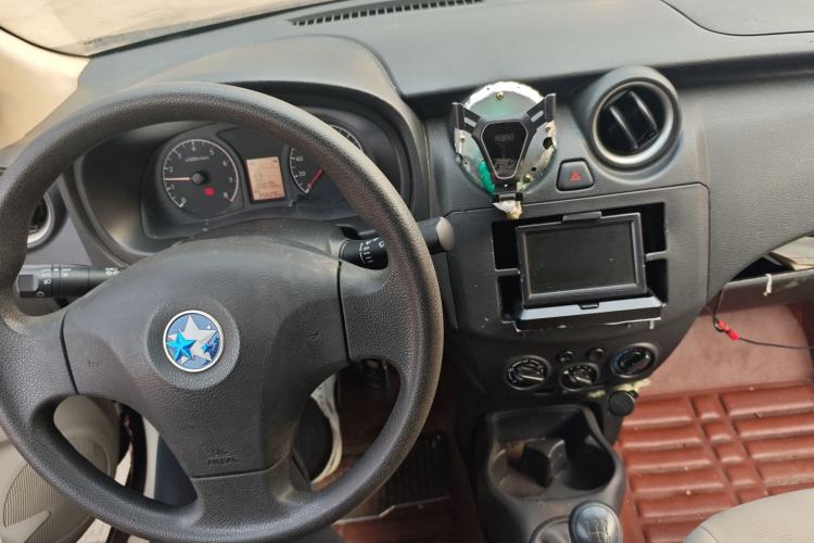 Used Venucia R30 2014 1.2L Manual Enjoyment Edition Center Console