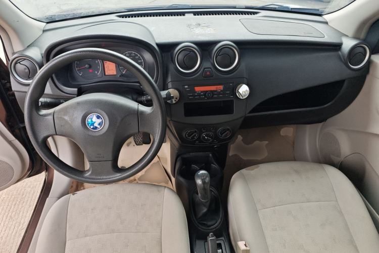 Used Venucia R30 2014 1.2L Manual Enjoyment Edition Center Console