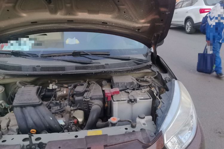 Used Venucia R30 2014 1.2L Manual Luxury Edition Engine Bay Left