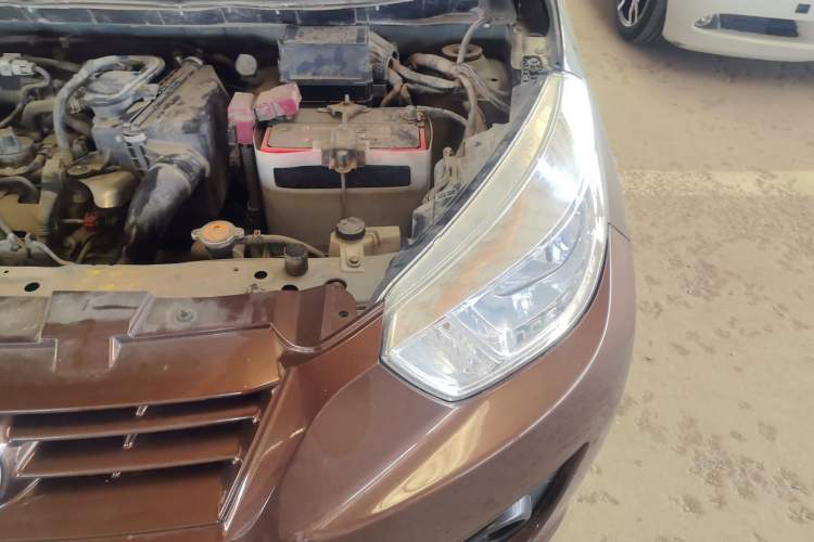 Used Venucia R30 2014 1.2L Manual Comfort Edition Engine Bay Left