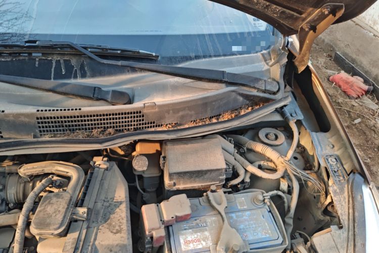 Used Venucia R30 2014 1.2L Manual Enjoyment Edition Engine Bay Left