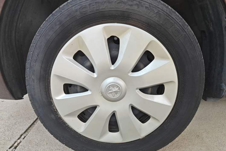 Used Venucia R30 2014 1.2L Manual Enjoyment Edition Exterior 4