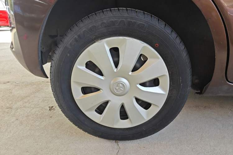 Used Venucia R30 2014 1.2L Manual Enjoyment Edition Exterior 5