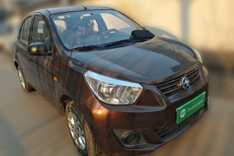Used Venucia R30 2014 1.2L Manual Enjoyment Edition Front Right 45 Deg