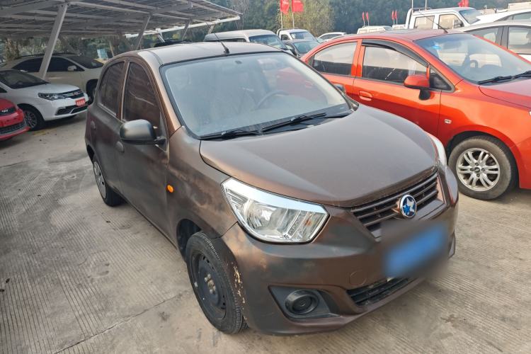 Used Venucia R30 2014 1.2L Manual Enjoyment Edition Front Right 45 Deg