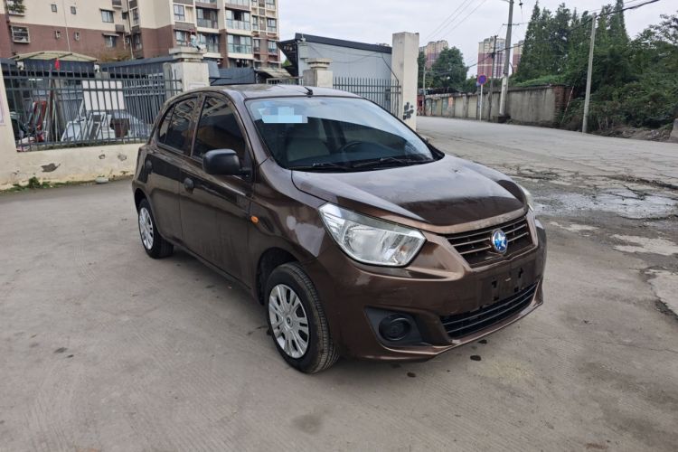 Used Venucia R30 2014 1.2L Manual Enjoyment Edition Front Right 45 Deg