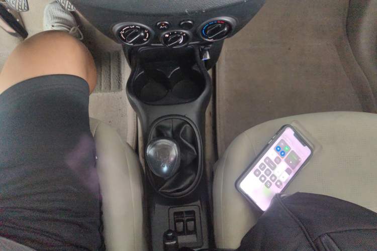 Used Venucia R30 2014 1.2L Manual Comfort Edition Gear Lever