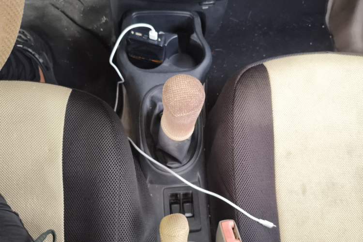 Used Venucia R30 2014 1.2L Manual Luxury Edition Gear Lever
