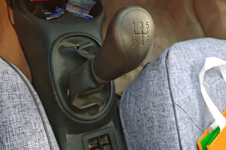 Used Venucia R30 2014 1.2L Manual Enjoyment Edition Gear Lever