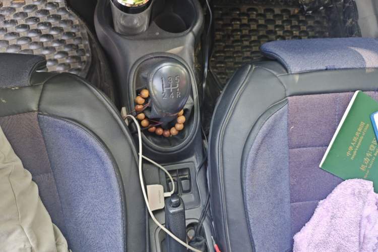 Used Venucia R30 2014 1.2L Manual Comfort Edition Gear Lever