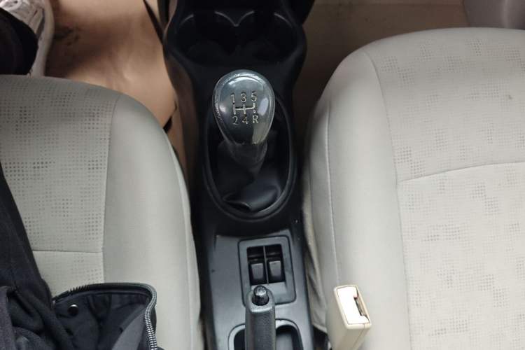 Used Venucia R30 2014 1.2L Manual Enjoyment Edition Gear Lever