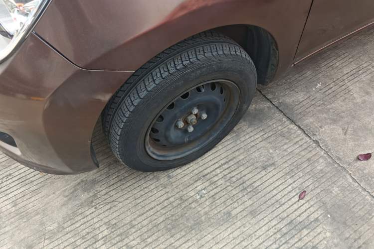 Used Venucia R30 2014 1.2L Manual Enjoyment Edition Left Front Wheel Hub