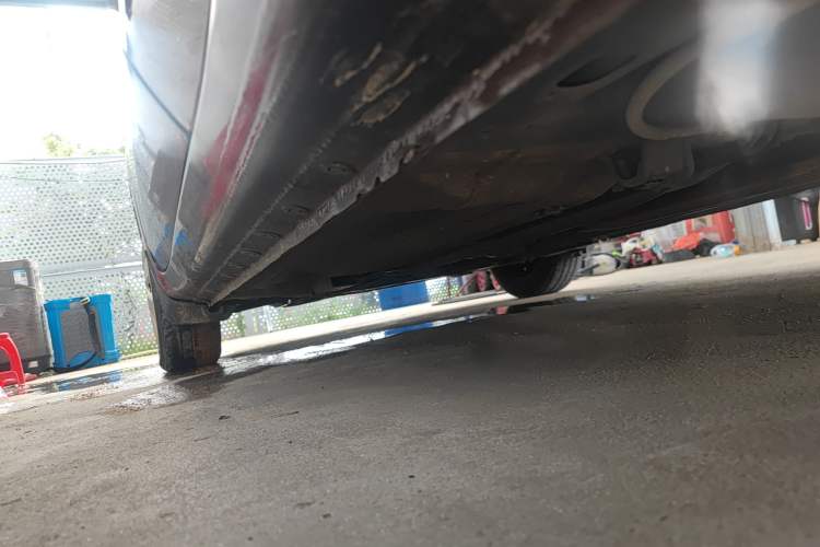 Used Venucia R30 2014 1.2L Manual Comfort Edition Left Side Sill
