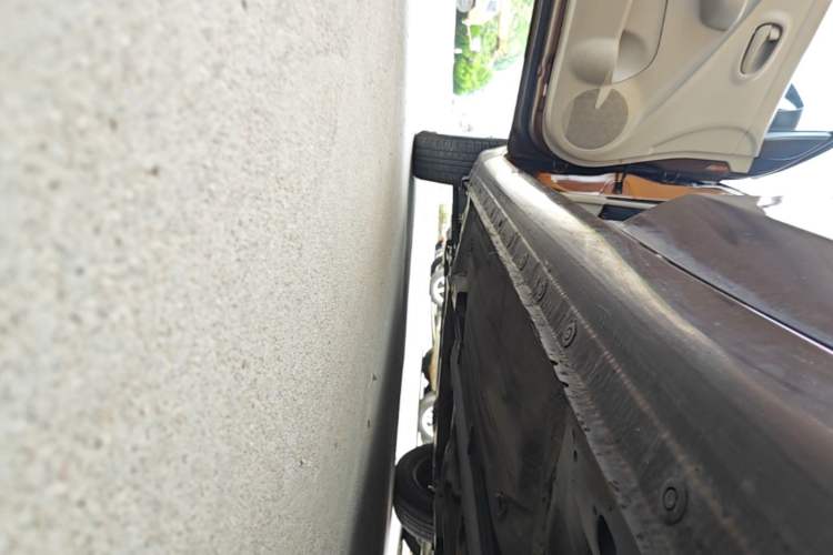 Used Venucia R30 2014 1.2L Manual Enjoyment Edition Left Side Sill