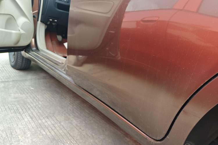 Used Venucia R30 2014 1.2L Manual Enjoyment Edition Left Side Sill