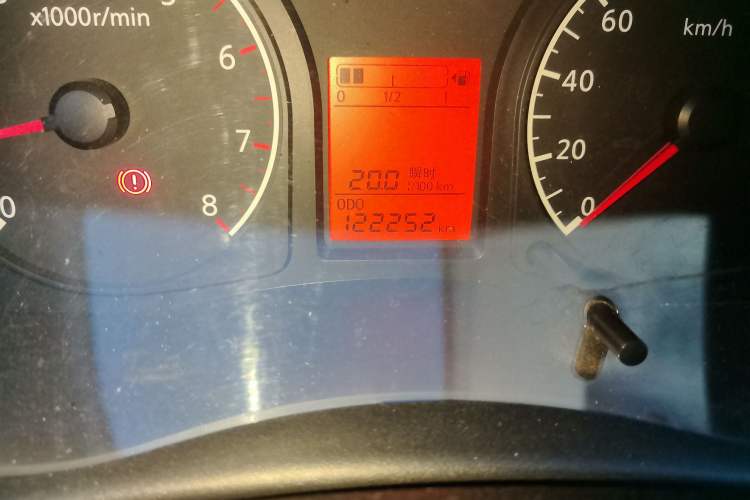 Used Venucia R30 2014 1.2L Manual Luxury Edition Odometer Close Up