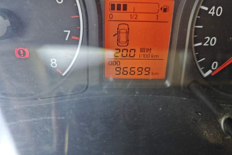 Used Venucia R30 2014 1.2L Manual Comfort Edition Odometer Close Up