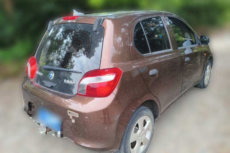 Used Venucia R30 2014 1.2L Manual Luxury Edition Rear Right 45 Deg