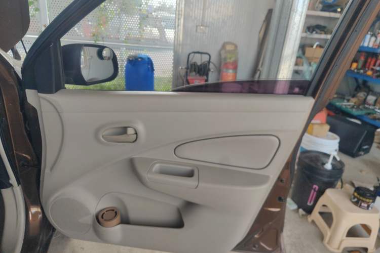 Used Venucia R30 2014 1.2L Manual Comfort Edition Right Front Door Interior