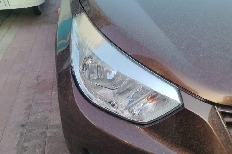 Used Venucia R30 2014 1.2L Manual Luxury Edition Right Front Headlight