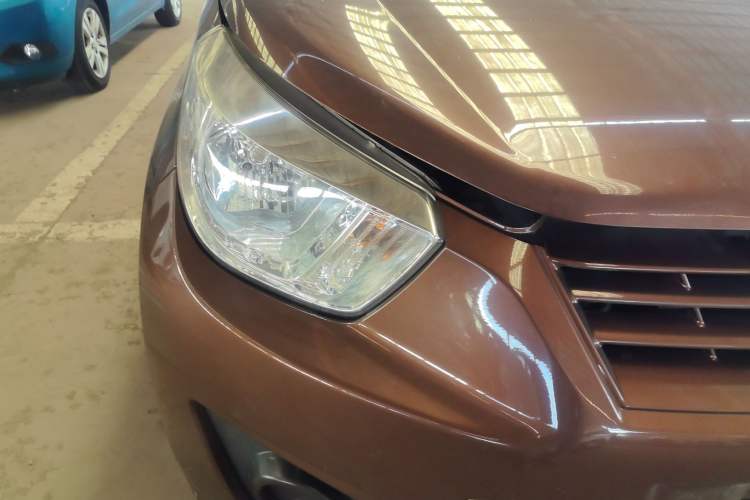 Used Venucia R30 2014 1.2L Manual Comfort Edition Right Front Headlight