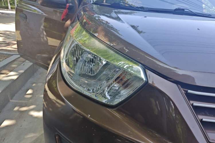 Used Venucia R30 2014 1.2L Manual Comfort Edition Right Front Headlight