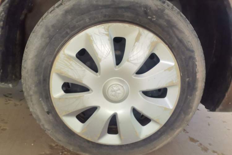 Used Venucia R30 2014 1.2L Manual Comfort Edition Right Front Wheel Hub