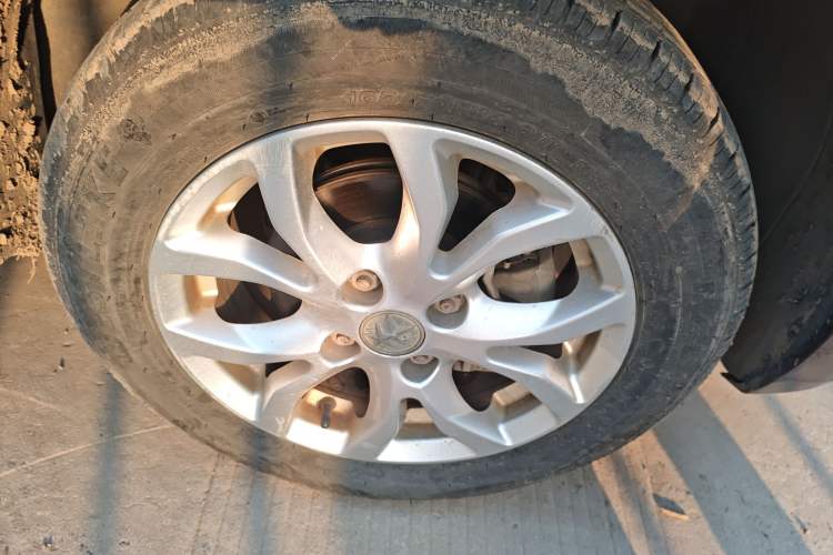 Used Venucia R30 2014 1.2L Manual Enjoyment Edition Right Front Wheel Hub