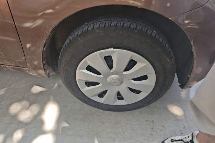 Used Venucia R30 2014 1.2L Manual Comfort Edition Right Front Wheel Hub