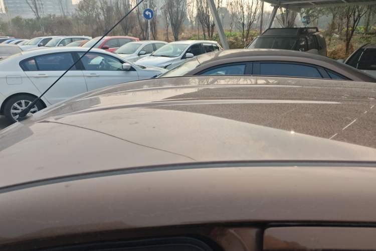 Used Venucia R30 2014 1.2L Manual Enjoyment Edition Roof