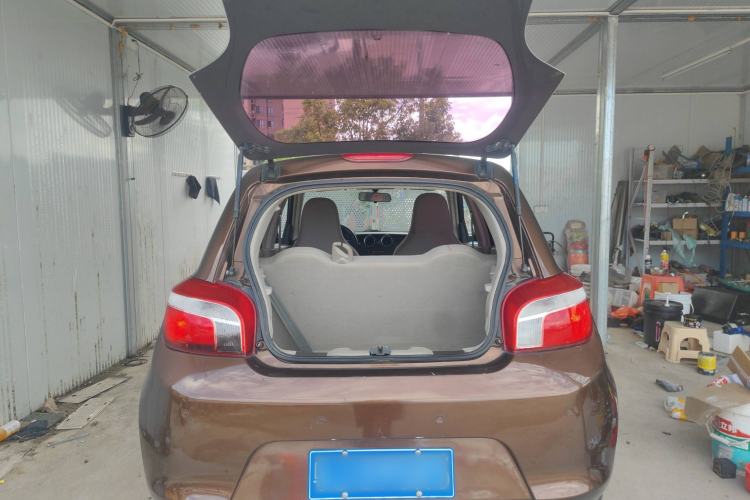 Used Venucia R30 2014 1.2L Manual Comfort Edition Trunk