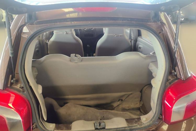 Used Venucia R30 2014 1.2L Manual Comfort Edition Trunk