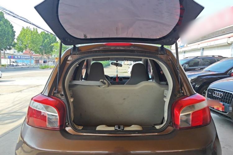 Used Venucia R30 2014 1.2L Manual Enjoyment Edition Trunk
