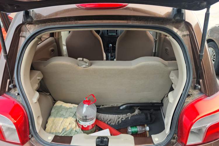 Used Venucia R30 2014 1.2L Manual Enjoyment Edition Trunk