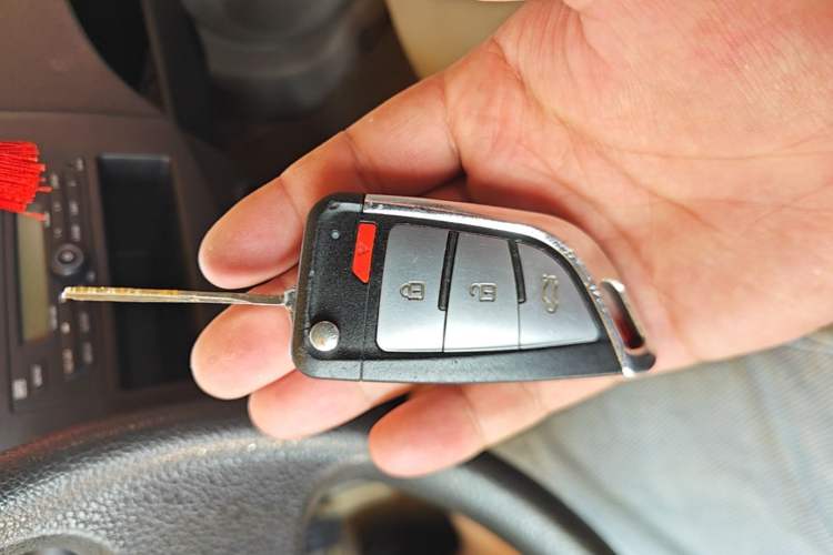 Used Venucia R30 2014 1.2L Manual Enjoyment Edition Vehicle Key